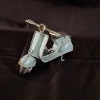 Vintage miniatuur Vespa scooter – Lichtblauw metaal, Ophalen of Verzenden, Gebruikt, Benzine, Overige modellen