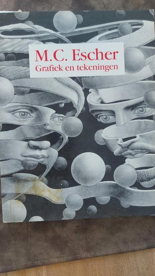 Escher boek grafiek en tekeningen, Boeken, Kunst en Cultuur | Beeldend, Zo goed als nieuw, Schilder- en Tekenkunst, Ophalen of Verzenden