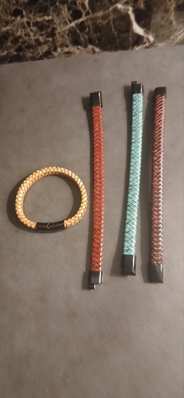Armband  leer  beschikbaar voor biedingen