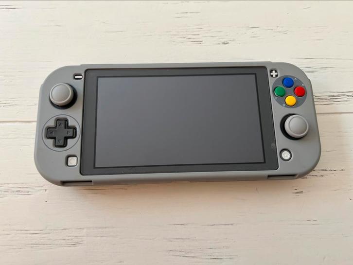 Nintendo Switch Lite custom cover met veel spellen, Spelcomputers en Games, Spelcomputers | Overige, Gebruikt, Ophalen of Verzenden