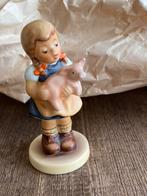 Goebel (hummel). Beeldje pigtail,  2052 (1998), Verzamelen, Beelden en Beeldjes, Ophalen of Verzenden, Zo goed als nieuw, Hummel