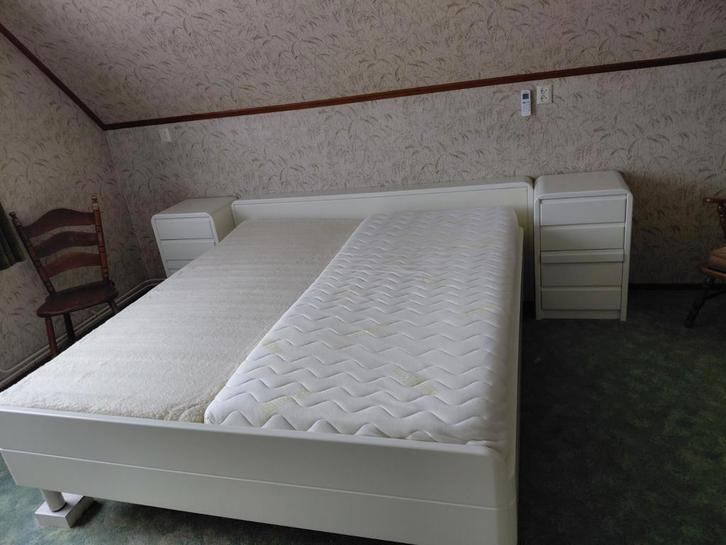 Bed 180 x 200 met nachtkastjes en 1 elektrische bodem., Huis en Inrichting, Slaapkamer | Bedden, Gebruikt, Tweepersoons, 180 cm