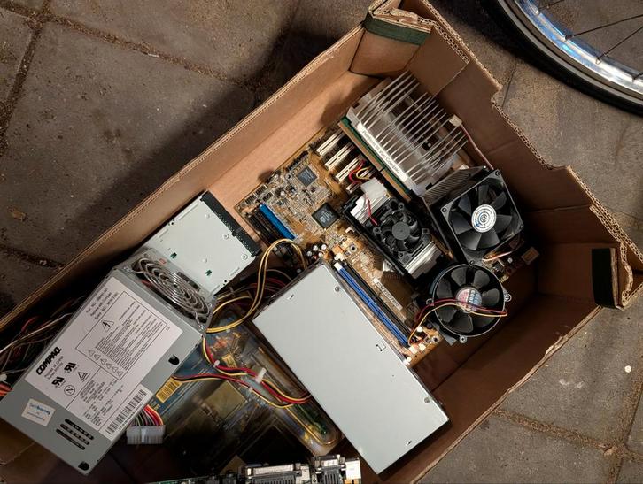 Oude Computer Hardware - Pentium 2, 3, Athlon, Computers en Software, Vintage Computers, Ophalen