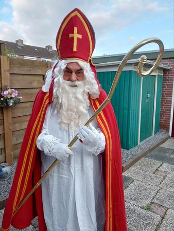 SINT NICOLAAS KOSTUUM EN EEN PIETEN PAKJE beschikbaar voor biedingen