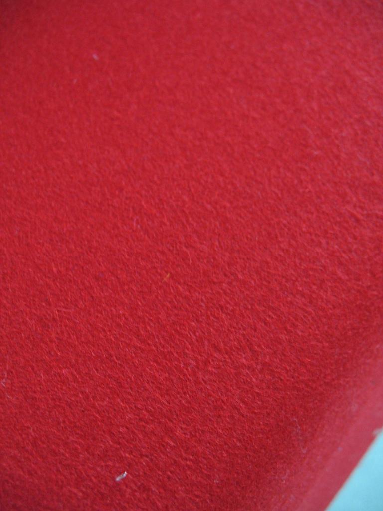 STOF VOOR DESIGN: Kvadrat Divina felrode meubelstof, Hobby en Vrije tijd, Stoffen en Lappen, Wol, 120 cm of meer, Nieuw, Ophalen of Verzenden