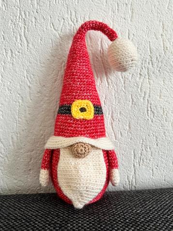 Grote kerstkabouter beschikbaar voor biedingen