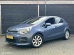 Kia Rio 1.2 CVVT ExecutiveLine Clima / FM nav / LM / Camera, Auto's, Kia, 1027 kg, 4 cilinders, Blauw, Origineel Nederlands
