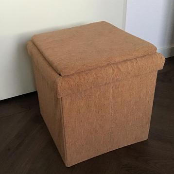 Poef kurk met opbergruimte beschikbaar voor biedingen