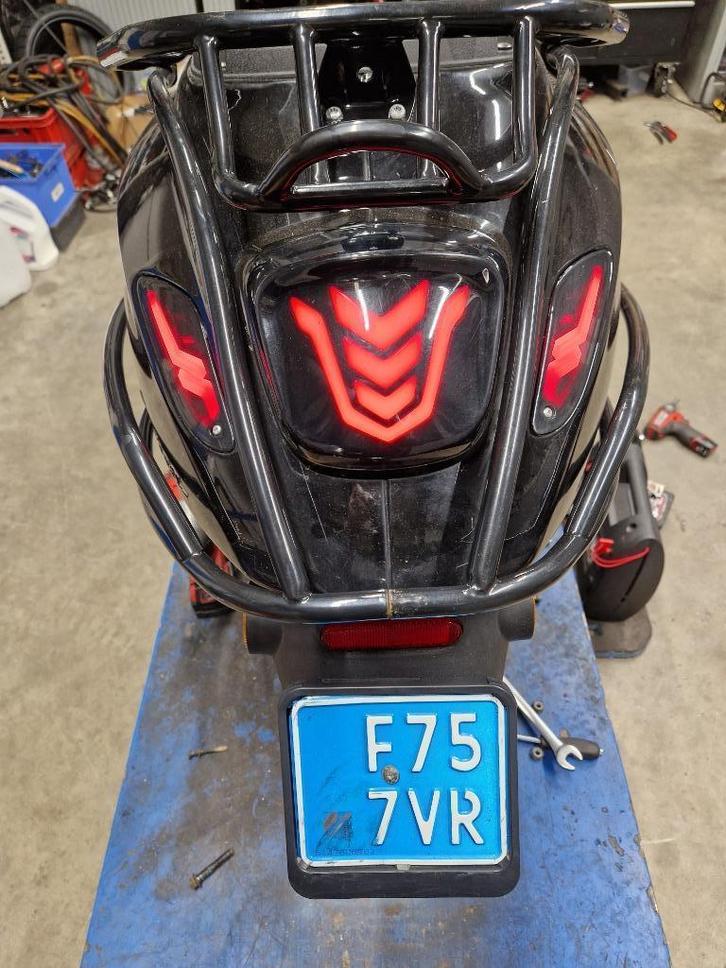 Sloop scooter vespa sprint in onderdelen (WOK) led indo rek, Fietsen en Brommers, Brommeronderdelen | Algemeen, Gebruikt, Overige typen