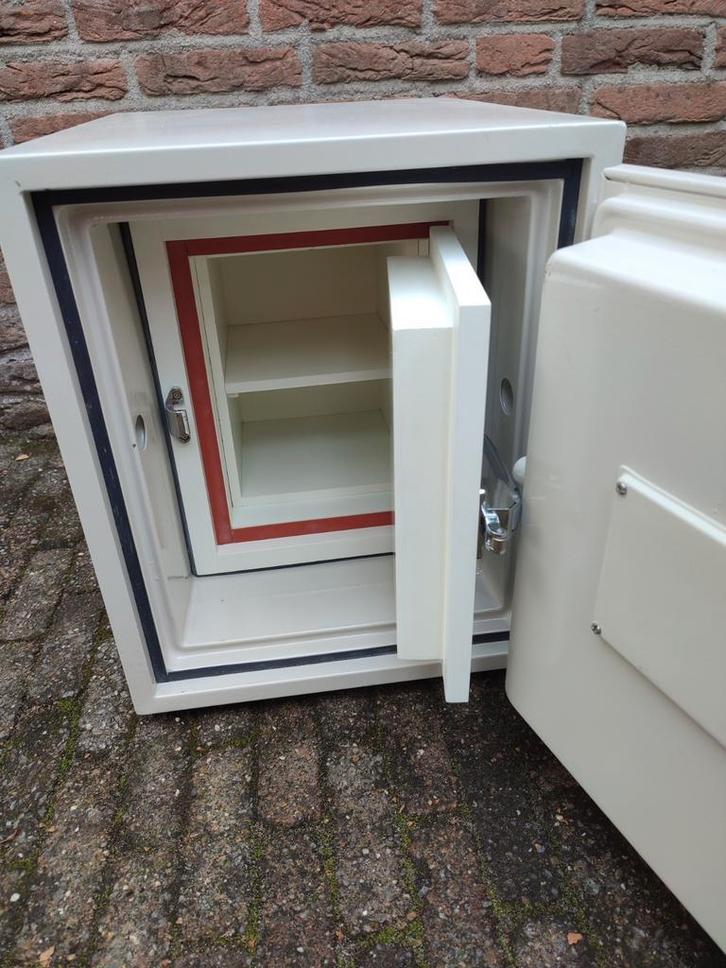 Brandwerende en waterdichte kluis - Polifer, Huis en Inrichting, Brandblussers en Brandkasten, Zo goed als nieuw, Ophalen