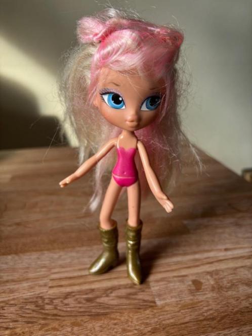 kleine pop / doll TM & MGA 28308 ELE, Verzamelen, Poppen, Zo goed als nieuw, Pop, Ophalen of Verzenden