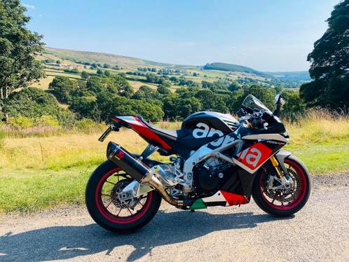 Aprilia RSV4 RF “Superpole” te koop, Motoren, Motoren | Aprilia, Particulier, Super Sport, meer dan 35 kW, 4 cilinders, ABS, LED Verlichting