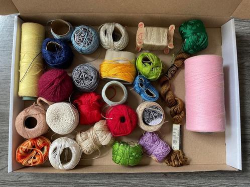 Opruiming van doosje  restanten haak en borduur garen, Hobby en Vrije tijd, Borduren en Borduurmachines, Nieuw, Patroon, Handborduren