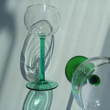 Vintage wijnglazen met strakke groene voet, 6 stuks beschikbaar voor biedingen