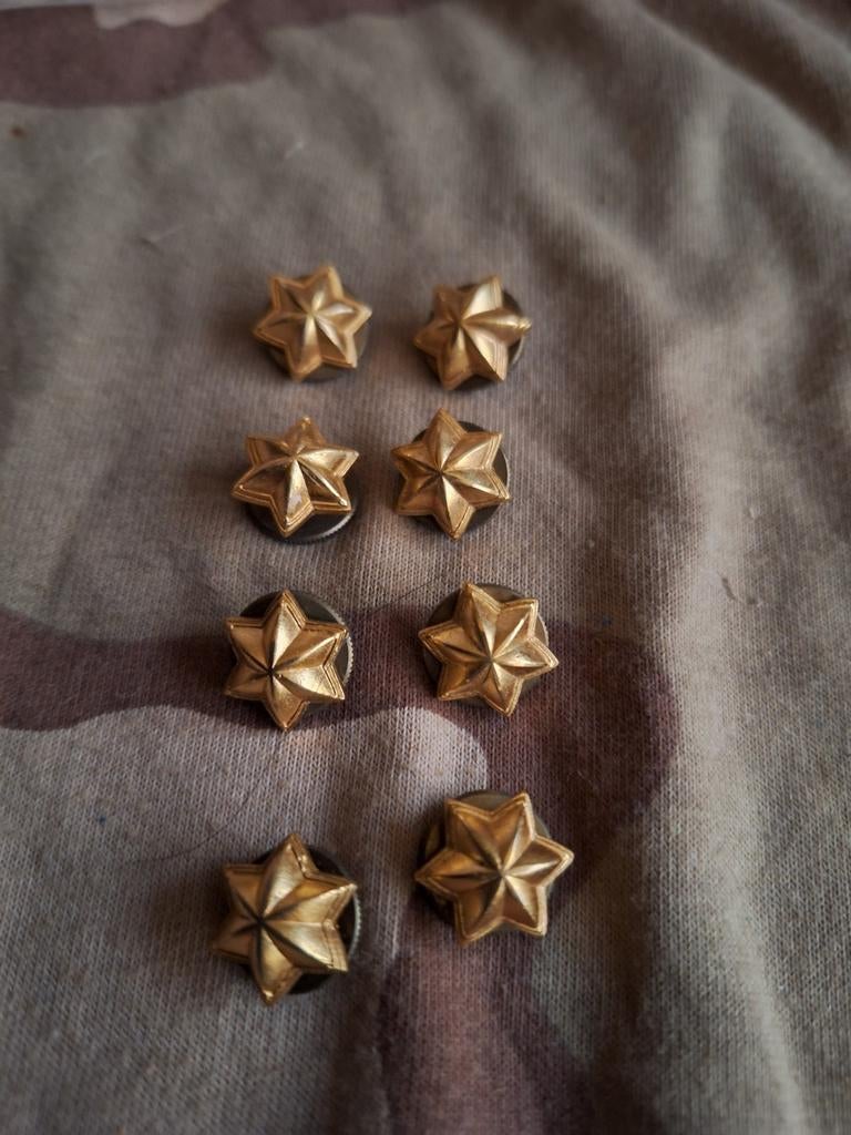 8 metalen rang sterren, Verzamelen, Militaria | Algemeen, Verzenden, Landmacht, Nederland, Embleem of Badge