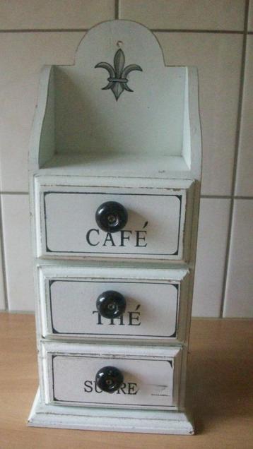 Brocant kastje voor koffie, thee en suiker beschikbaar voor biedingen