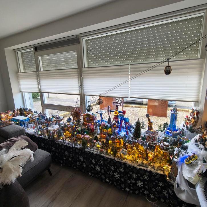 Zeer groot Lemax Kerstdorp 7 meter lang oa Carnival lees adv, Diversen, Kerst, Zo goed als nieuw, Ophalen of Verzenden