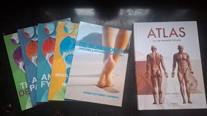 Basis opleiding pedicure., Boeken, Advies, Hulp en Training, Zo goed als nieuw, Ophalen