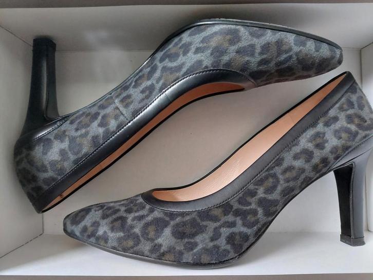 Pumps Peter Kaiser, suède/leer, maat 38, Kleding | Dames, Schoenen, Zo goed als nieuw, Grijs, Ophalen of Verzenden