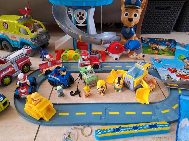 Paw Patrol set, speelgoed, boekjes, broodtrommels etc, Kinderen en Baby's, Speelgoed | Speelgoedvoertuigen, Zo goed als nieuw