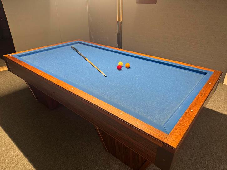 Biljart incl biljartkeu’s, ballen, scorebord en verwarmd, Sport en Fitness, Biljarten en Poolen, Gebruikt, Biljarttafel, Ophalen