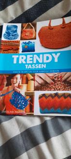 Trendy tassen haken en breienVaste pr €5euro, Ophalen of Verzenden, Zo goed als nieuw, Haken, Patroon of Boek