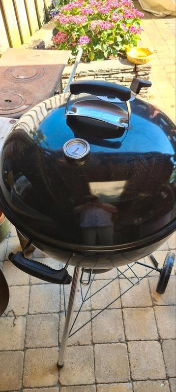 Nieuwe Weber BBQ met hoes en starter beschikbaar voor biedingen