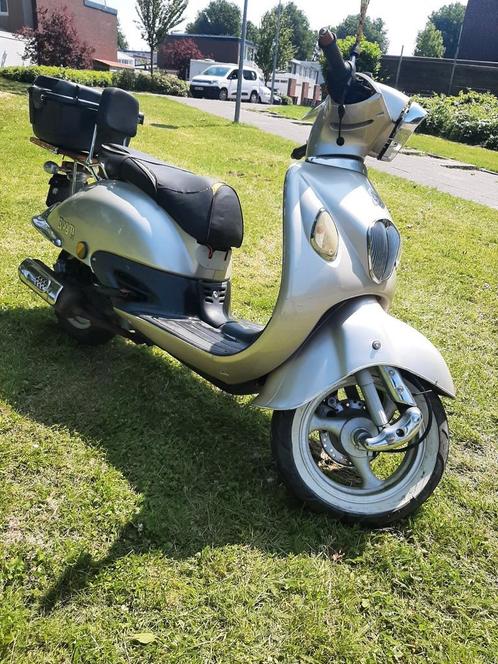 Agm GT snorscooter WEINIG KILOMETERS, Fietsen en Brommers, Scooters | Kymco, Gebruikt, Overige modellen, Maximaal 25 km/u, Benzine