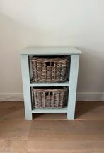 Houten kastje/nachtkastje met twee mandjes geschilderd, Huis en Inrichting, Kasten | Ladekasten, Ophalen, Minder dan 50 cm, Gebruikt