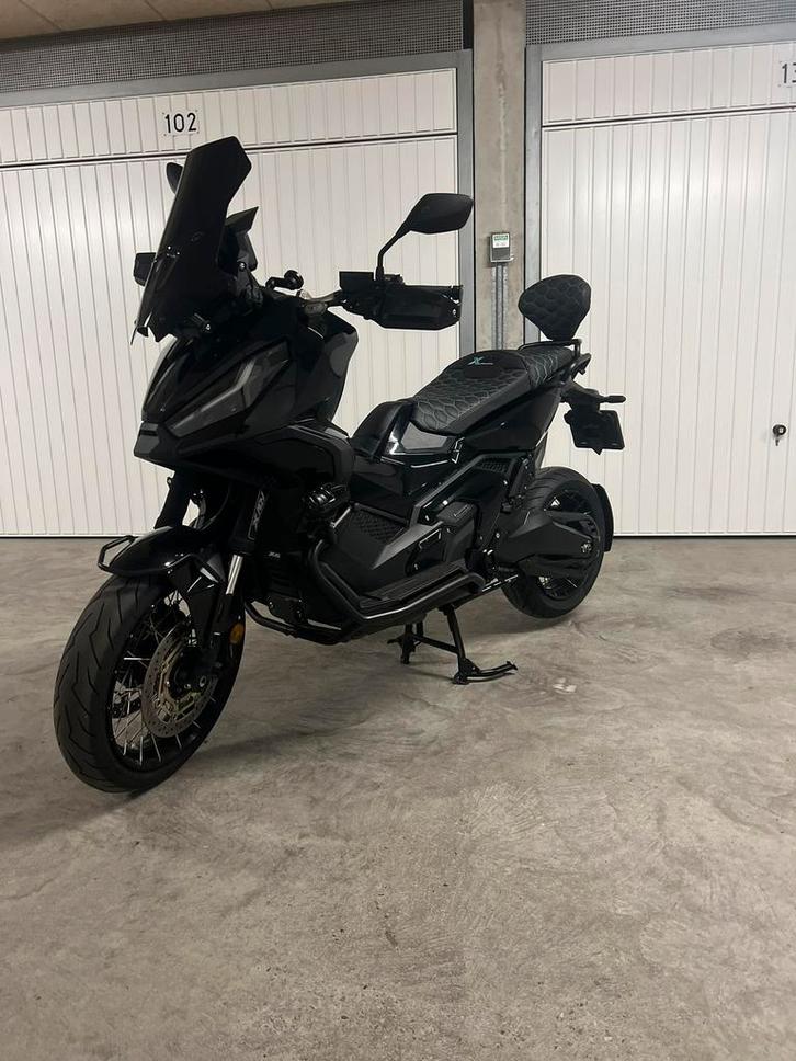 Honda X-Adv 750 Akra, Motoren, Motoren | Honda, Particulier, Scooter, meer dan 35 kW, 2 cilinders, ABS, LED Verlichting, Sportuitlaat