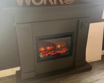 Sfeer warmte inzethaard Livin flame Zürich met ombouw beschikbaar voor biedingen