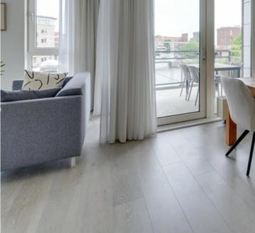 Laminaat (licht grijs)  beschikbaar voor biedingen