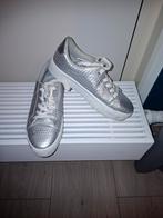 Zilveren Sneakers - Maat 38, Kleding | Dames, Schoenen, Ophalen, Overige kleuren, Linea loresi, Zo goed als nieuw