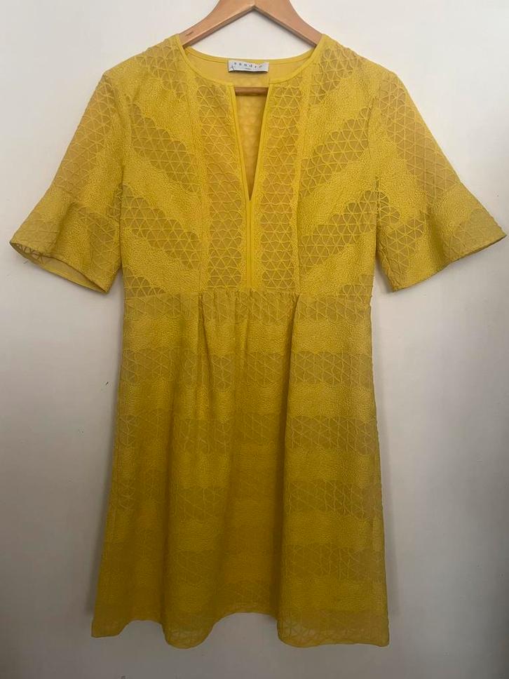 Sandro Paris jurk, Kleding | Dames, Jurken, Zo goed als nieuw, Maat 38/40 (M), Geel, Boven de knie, Ophalen