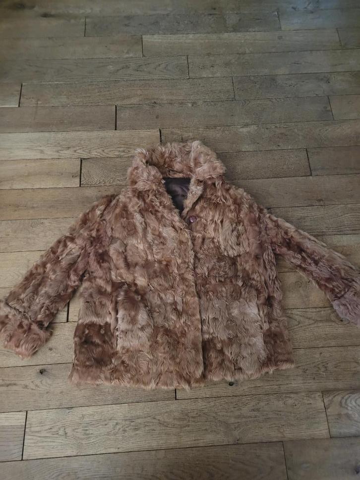 Zeer oude bontjas cognac bruin, Kleding | Dames, Jassen | Winter, Zo goed als nieuw, Maat 38/40 (M), Bruin, Ophalen of Verzenden