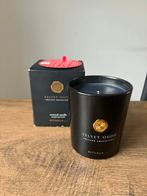 Rituals Velvet Oudh Kaars 360g, Huis en Inrichting, Woonaccessoires | Kandelaars en Kaarsen, Overige materialen, Zwart, Nieuw