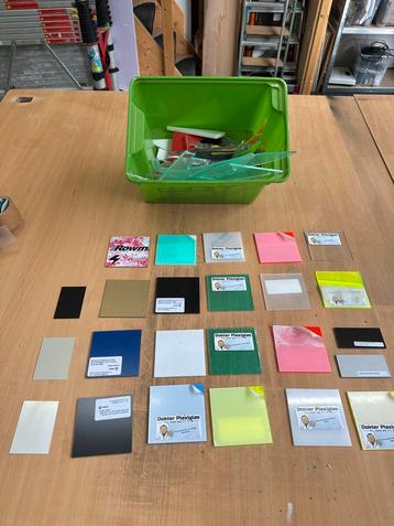 Samples en reststukken acrylaat, plexigras etc beschikbaar voor biedingen
