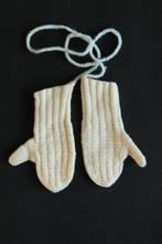 Brocante wollen baby / peuter wanten met koord, Kinderen en Baby's, Babykleding | Mutsen, Sjaals en Wanten, Gebruikt, Jongetje of Meisje