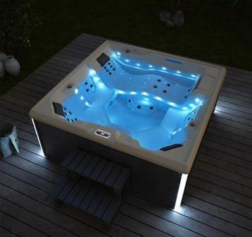 JACUZZI SPA NIEUW SUPER ZOMER DEAL OP = OP! 🚚 beschikbaar voor biedingen