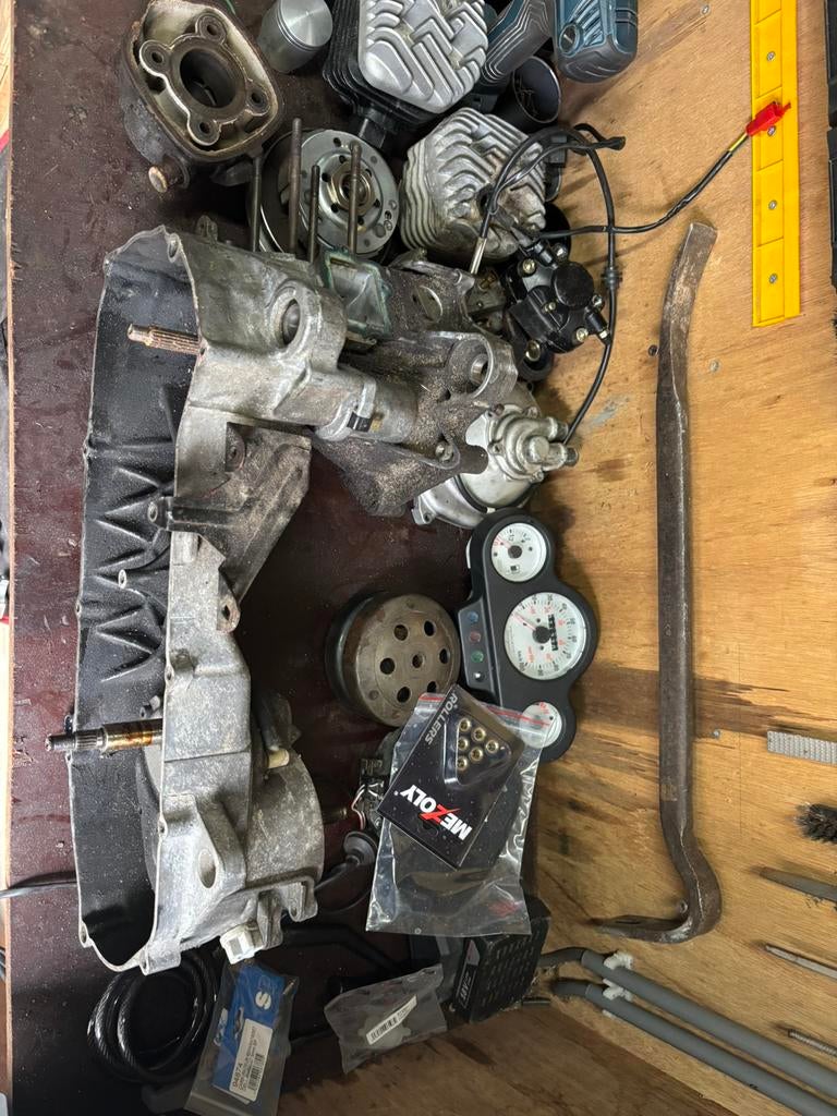 Schuur opruiming! Brommeronderdelen voor minarelli/peugeot, Ophalen, Gebruikt, Cilinder
