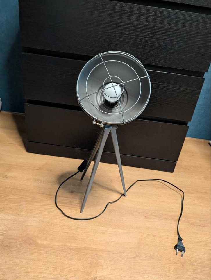 Staande lamp, industriële look, Huis en Inrichting, Lampen | Lampenkappen, Zo goed als nieuw, 50 cm of meer, Rond, Grijs, Ophalen of Verzenden