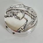Art Nouveau achtig Zilveren Pillendoosje afb. Engelse Vrouw, Ophalen of Verzenden, Zilver
