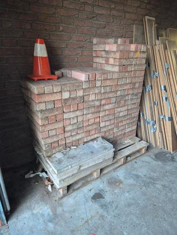 Gratis beton klinkers 485  stuks  beschikbaar voor biedingen