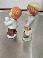 beeldjes jongen met hond of viool, Verzamelen, Beelden en Beeldjes, Ophalen of Verzenden