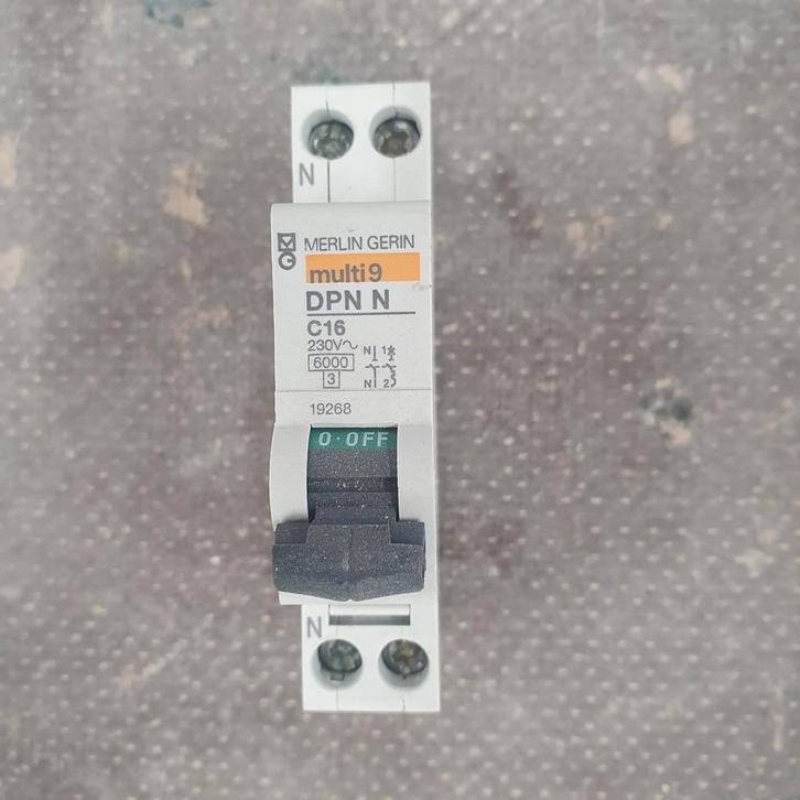 Merlin Gerin multi9 DPN N C16 Stroomonderbreker, Doe-het-zelf en Verbouw, Elektra en Kabels, Gebruikt, Schakelaar, Ophalen of Verzenden
