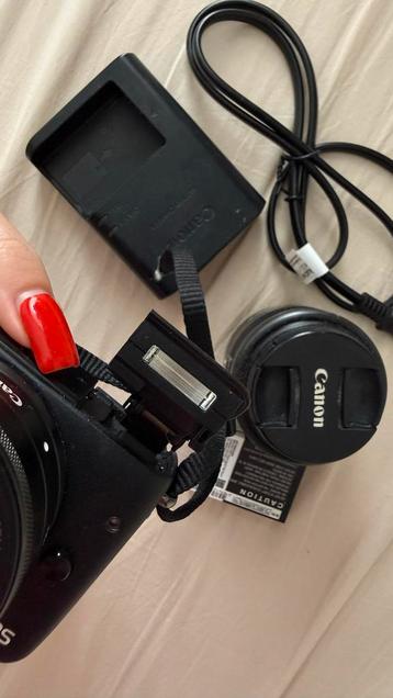 Canon EOS M10 + 2 lenzen + 2 batterijen beschikbaar voor biedingen