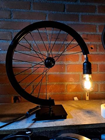 Industriële  wiel lamp  beschikbaar voor biedingen