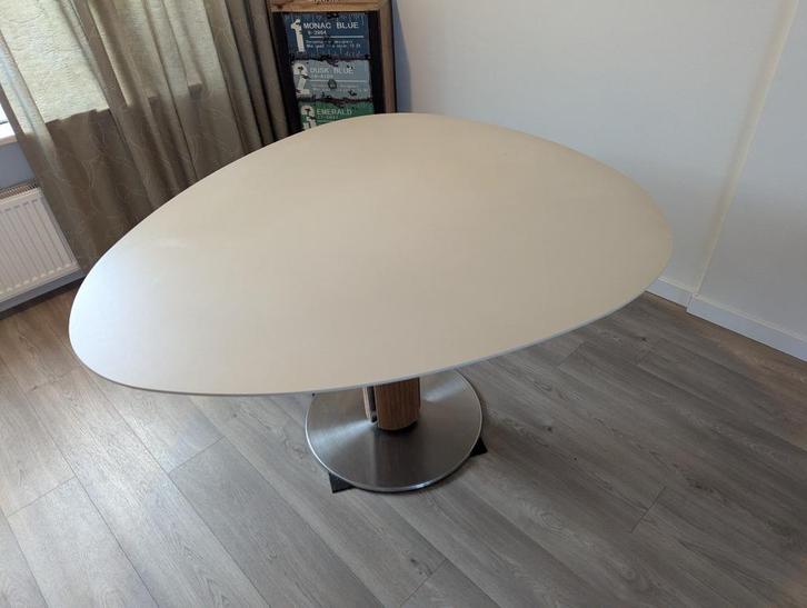 Eivormige eetkamer tafel, Huis en Inrichting, Complete eetkamers, Gebruikt, 4 tot 6 stoelen, Ophalen