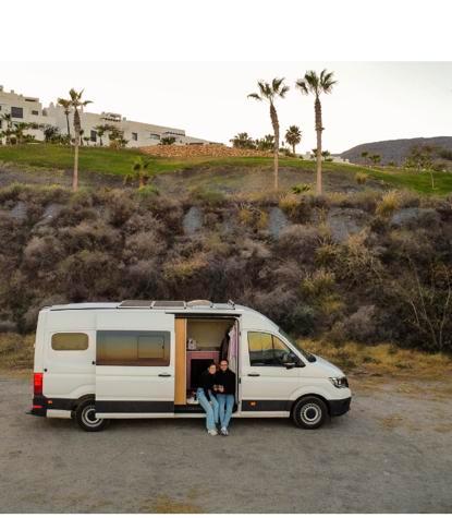 Luxe Off-grid Camper VW Crafter L4H3 (2018, interieur 2024), Caravans en Kamperen, Campers, Particulier, tot en met 2, Buscamper of Camperbus
