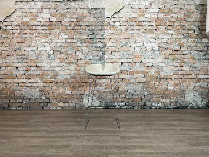 Moroso Fjord barkruk bij TheReSales, Huis en Inrichting, Barkrukken, Zo goed als nieuw, 60 tot 90 cm, Metaal, 5 krukken of meer